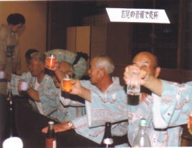 若尾氏の音頭で乾杯